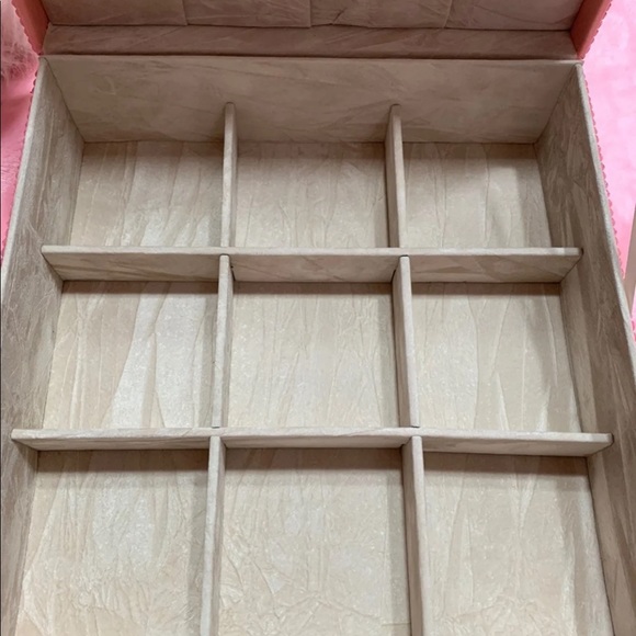 Swarovski Hello Kitty jewelry box. - Picture 5 of 8